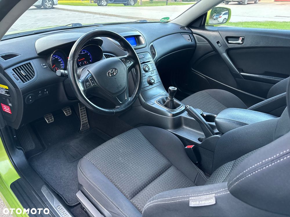 Hyundai Genesis Coupe 2.0 T - 23