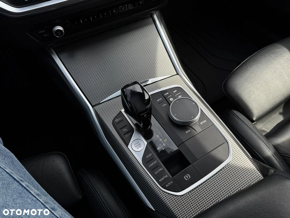 BMW Seria 3 330d xDrive M Sport - 9