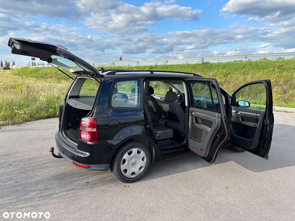 Volkswagen Touran - 14