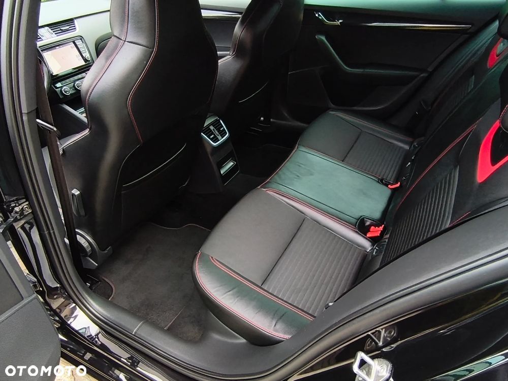 Skoda Octavia 2.0 TDI DSG RS - 37