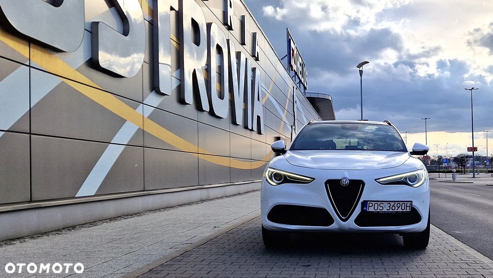 Alfa Romeo Stelvio 2.0 Turbo 16V AT8-Q4 Ti - 4