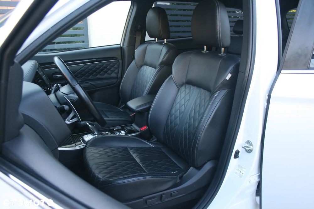 Mitsubishi Outlander - 16