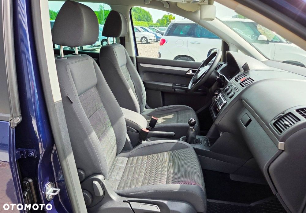 Volkswagen Touran - 8