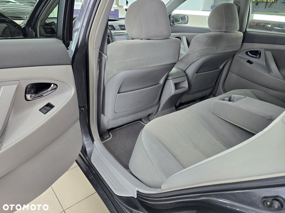 Toyota Camry - 30