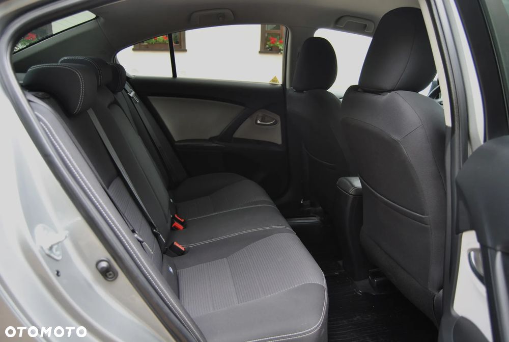 Toyota Avensis 1.8 Sol NAVI - 8