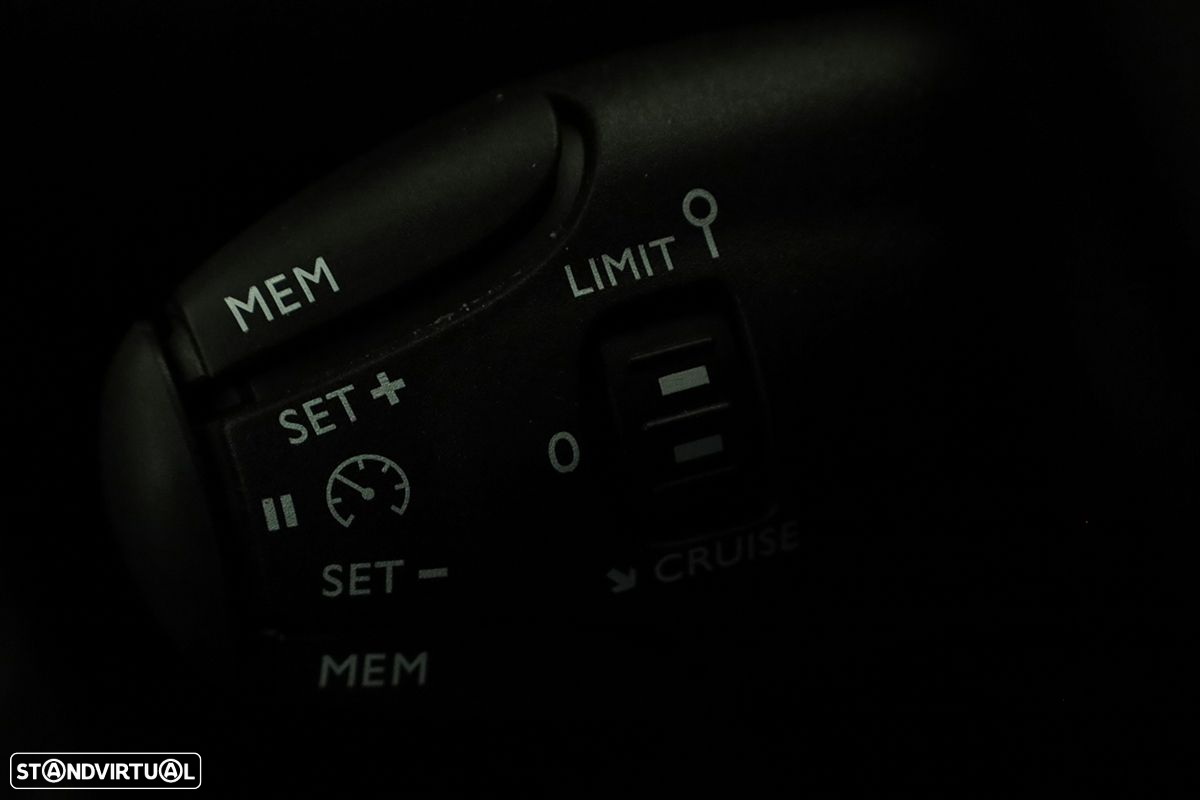 Peugeot 2008 1.2 PureTech Allure - 18