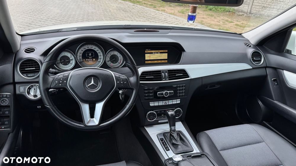 Mercedes-Benz Klasa C 180 BlueEFFICIENCY 7G-TRONIC Avantgarde - 33