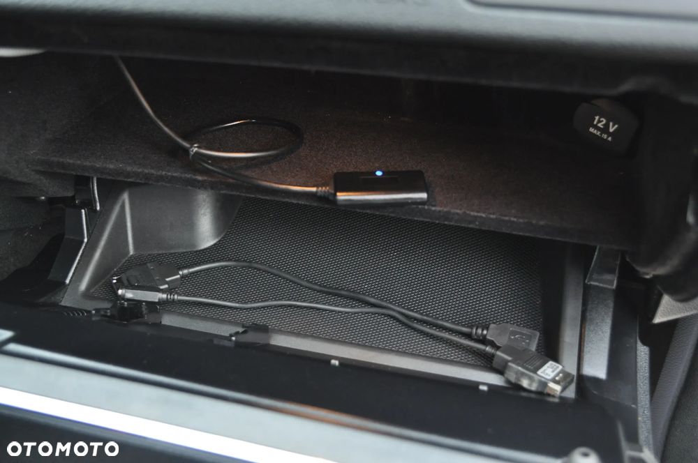 Mercedes-Benz Klasa C 180 CGI Automatik BlueEFFICIENCY Avantgarde - 34