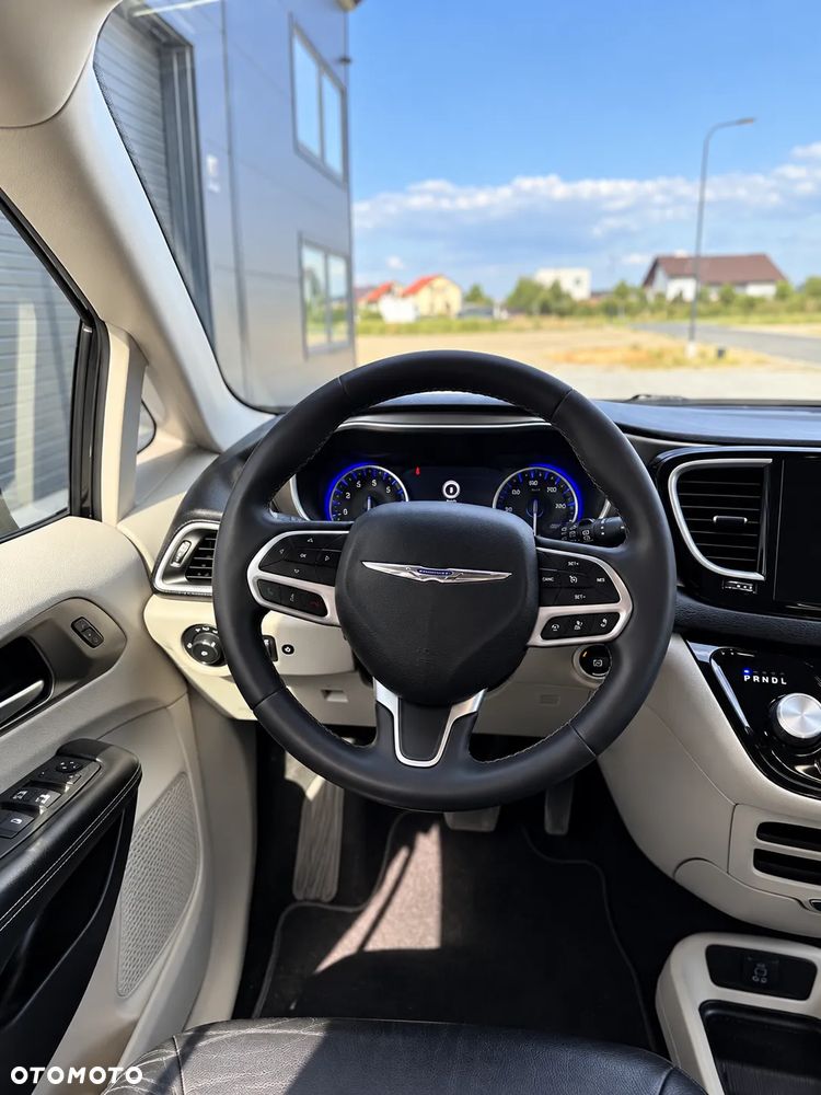 Chrysler Pacifica - 18