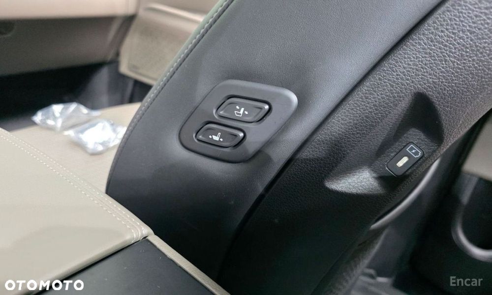 Kia Carnival - 26
