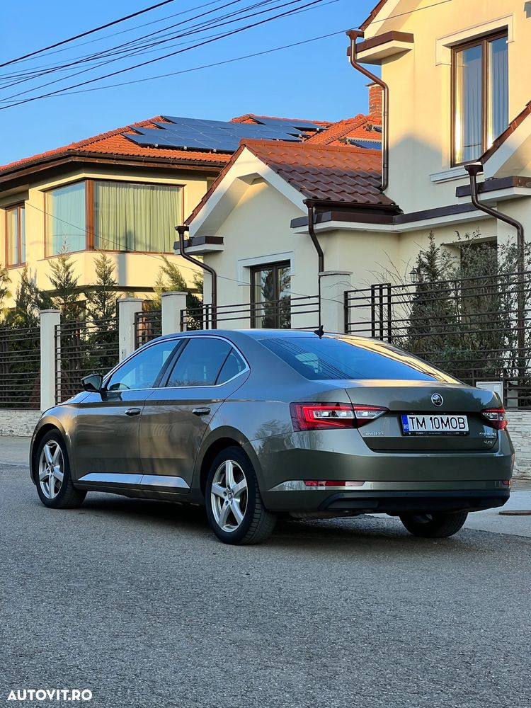 Skoda Superb 2.0 TDI DSG 4X4 Laurin & Klement - 6