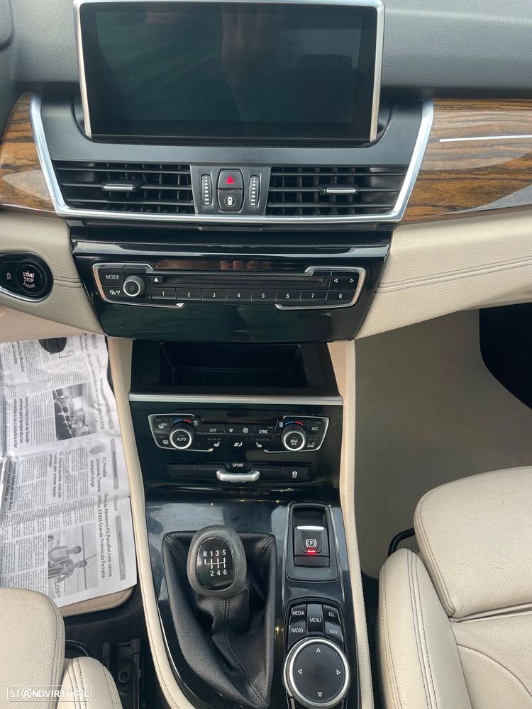 BMW 218 Gran Tourer i 7L Line Luxury - 13