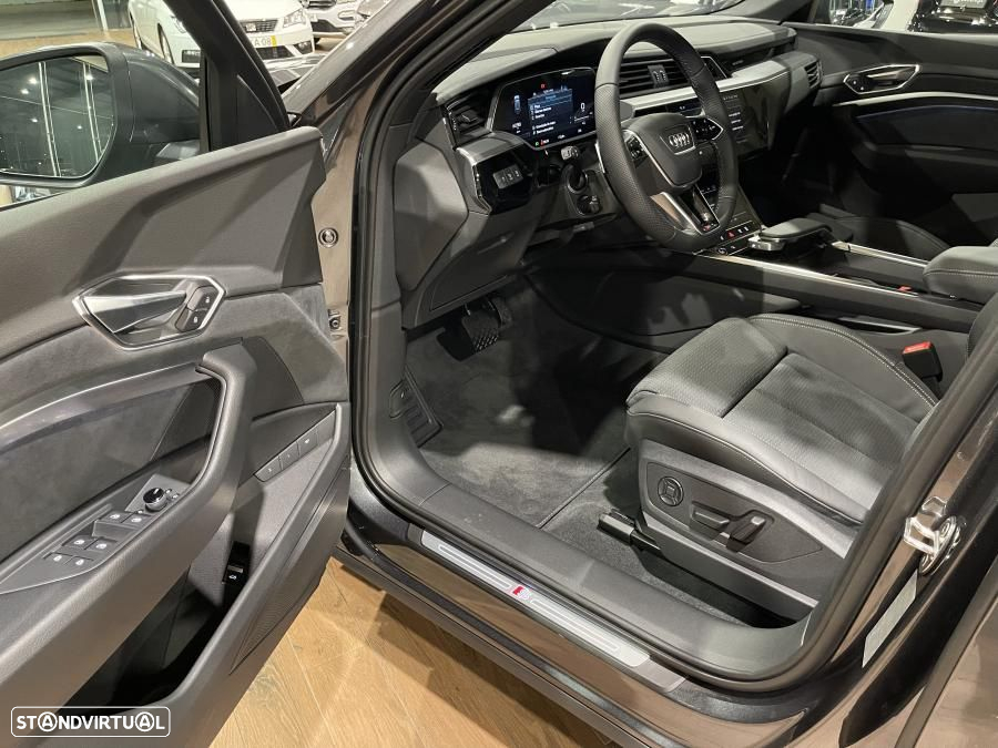 Audi Q8 e-Tron 55 quattro S line - 12