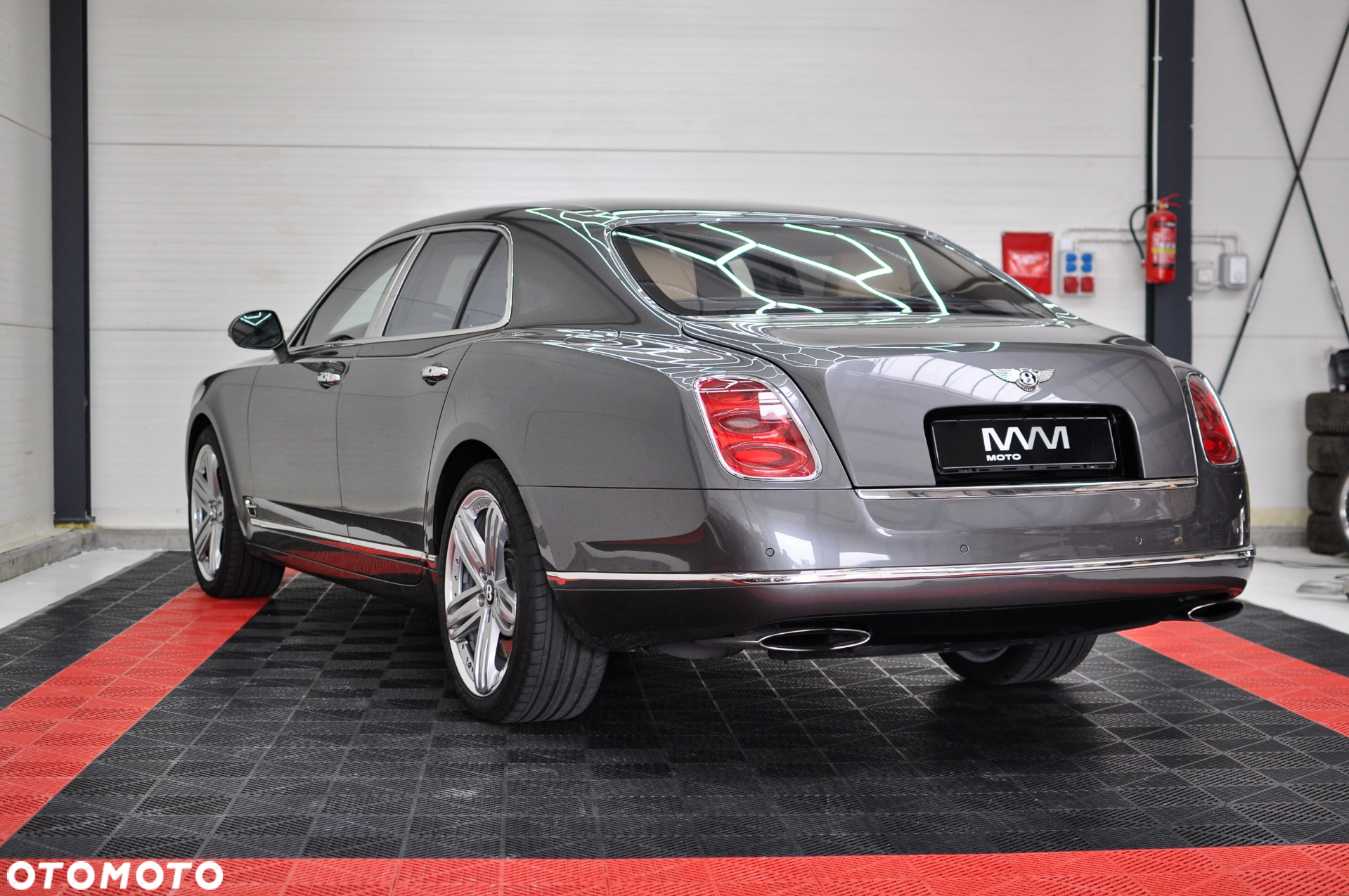 Bentley Mulsanne Standard - 12