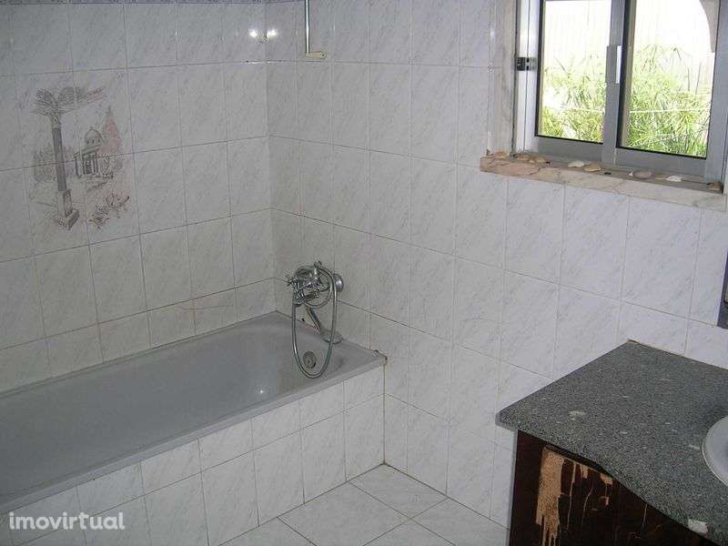 Moradia T3 + várias casas para arrendamento no mesmo lote - Grande imagem: 2/12