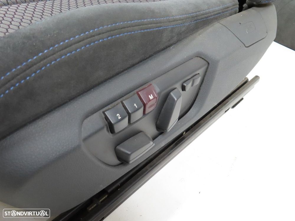 Interior / Bancos Desportivo Pack M em Alcântara Seminovo/ Original BMW 1 (F21) - 4