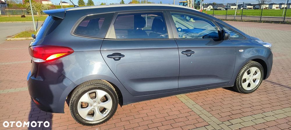 Kia Carens - 10