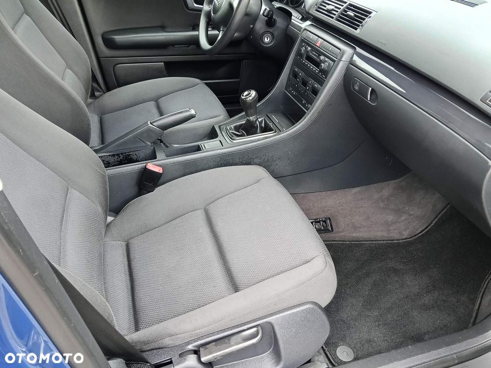 Audi A4 Limousine - 28