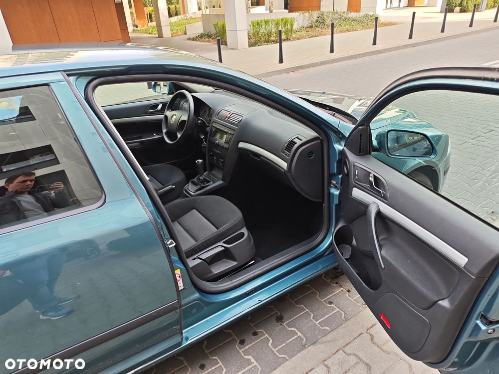 Skoda Octavia 1.6 FSI Ambiente - 5