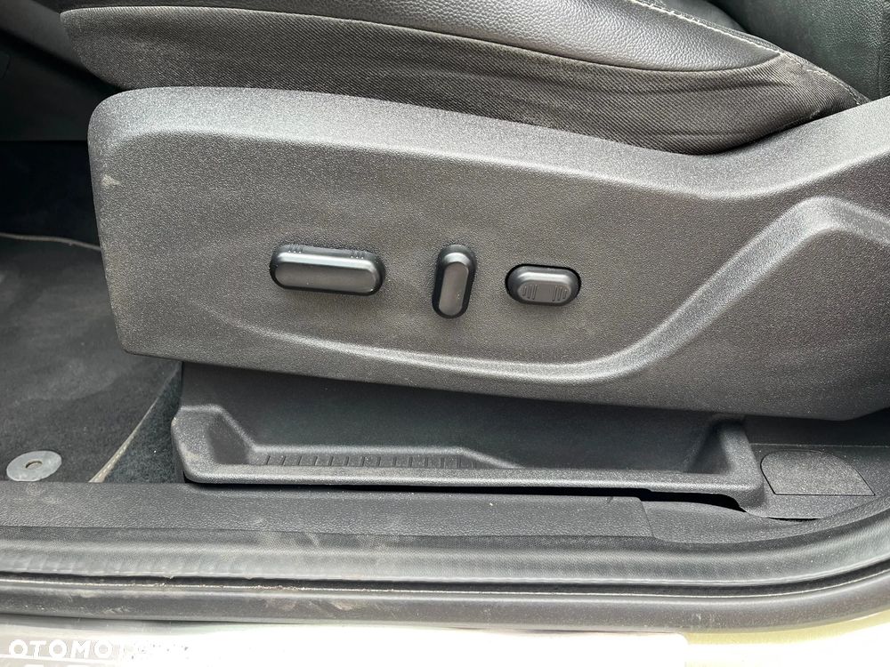 Ford Kuga 2.0 TDCi 4x4 Titanium - 22
