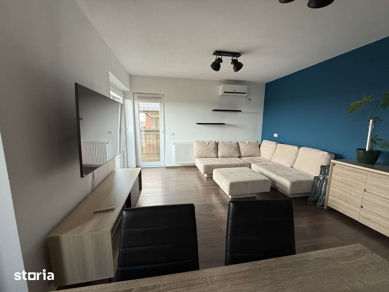 Apartament spatios, 3 camere, 65 mp utili + balcon de 9 mp - Esso, Gir — fotografia 1
