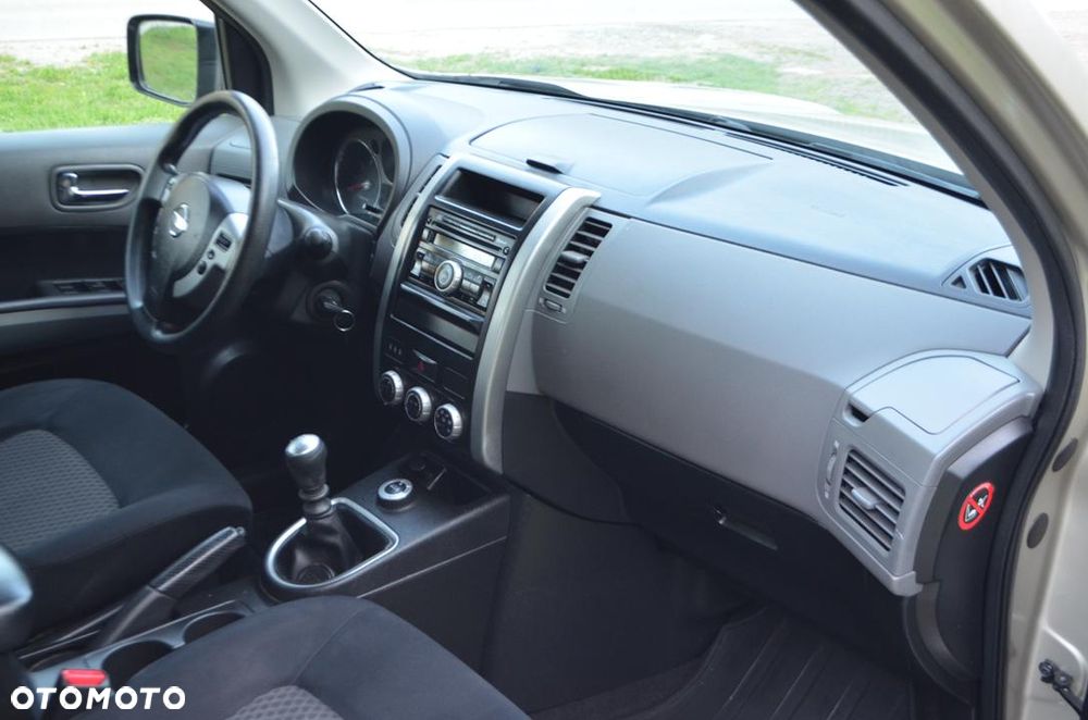 Nissan X-Trail 2.0 SE - 23