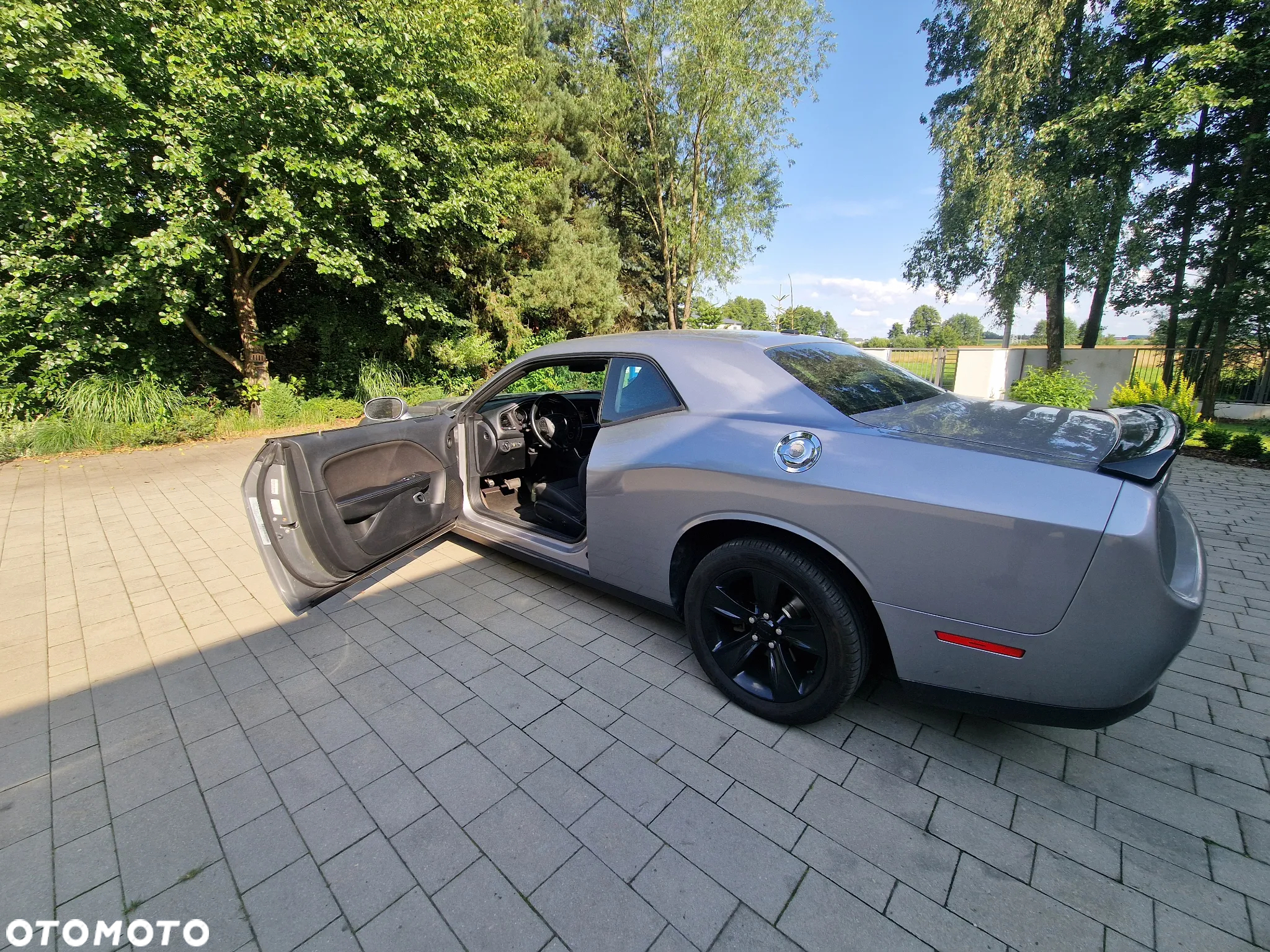 Dodge Challenger - 12