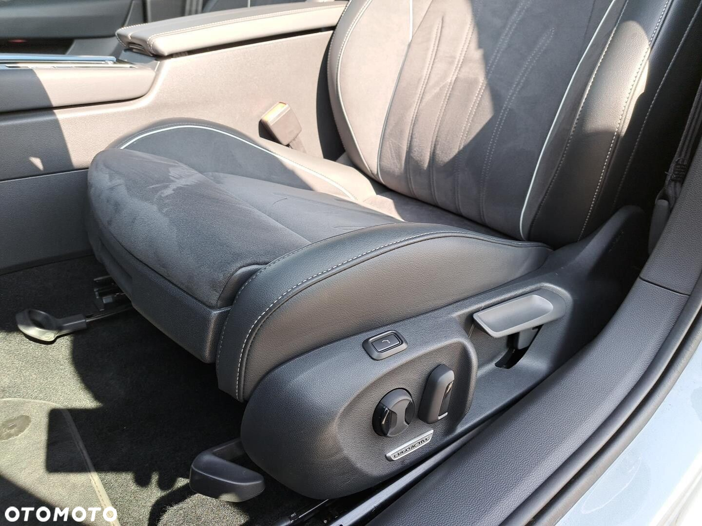 Volkswagen Passat 2.0 TDI SCR Elegance DSG - 12
