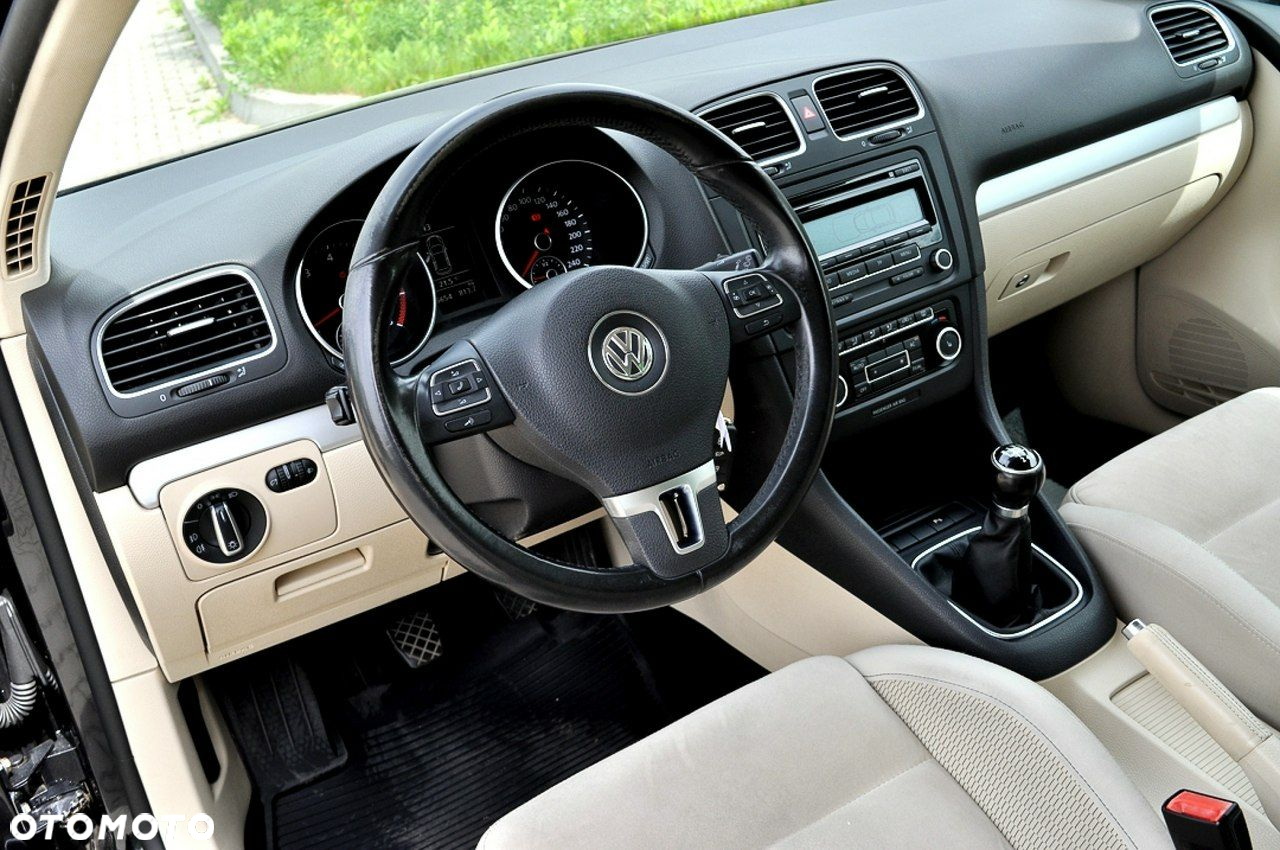 Volkswagen Golf - 6