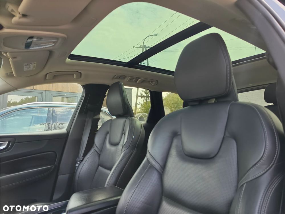 Volvo XC 60 B4 D AWD Plus Dark - 17