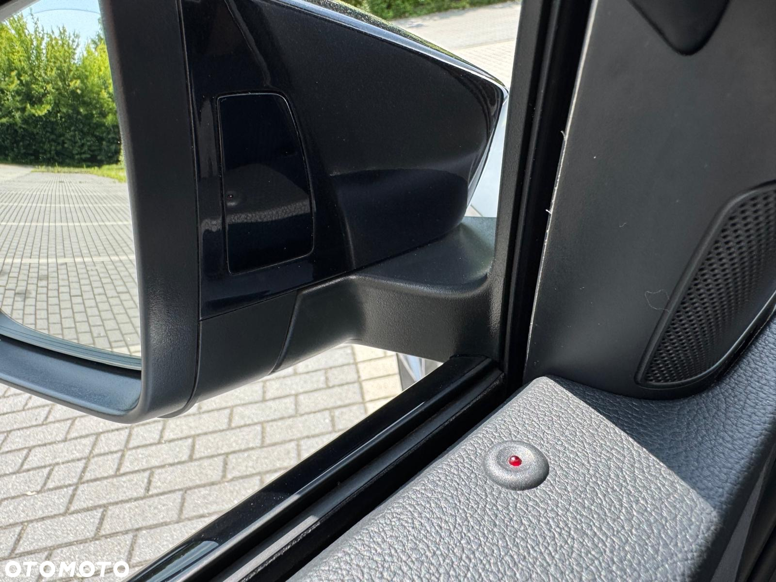 Skoda Superb 2.0 TDI DSG Sportline - 22
