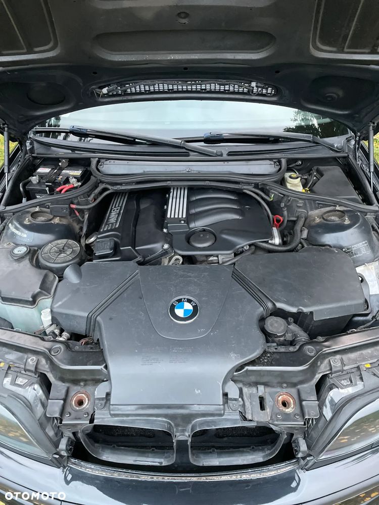 BMW Seria 3 318i Touring - 14