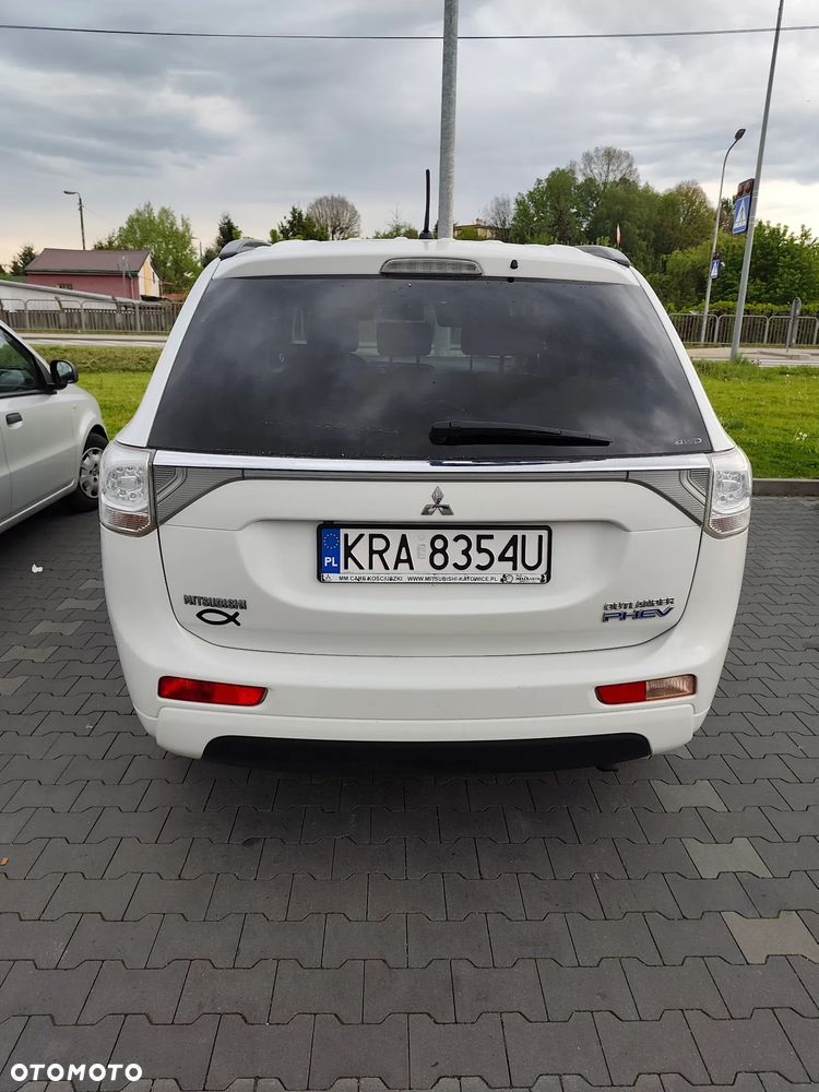 Mitsubishi Outlander Instyle NAVI + - 20