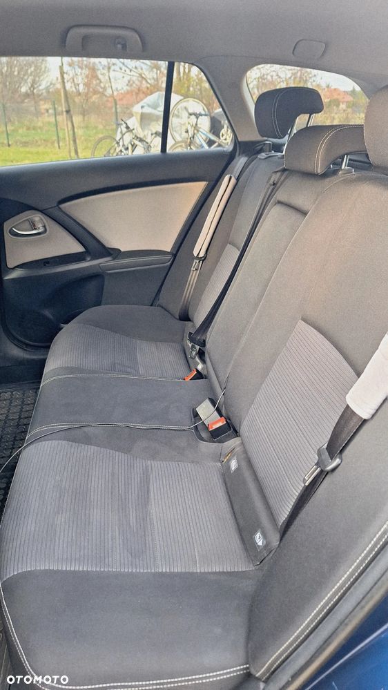 Toyota Avensis 1.8 Premium - 15