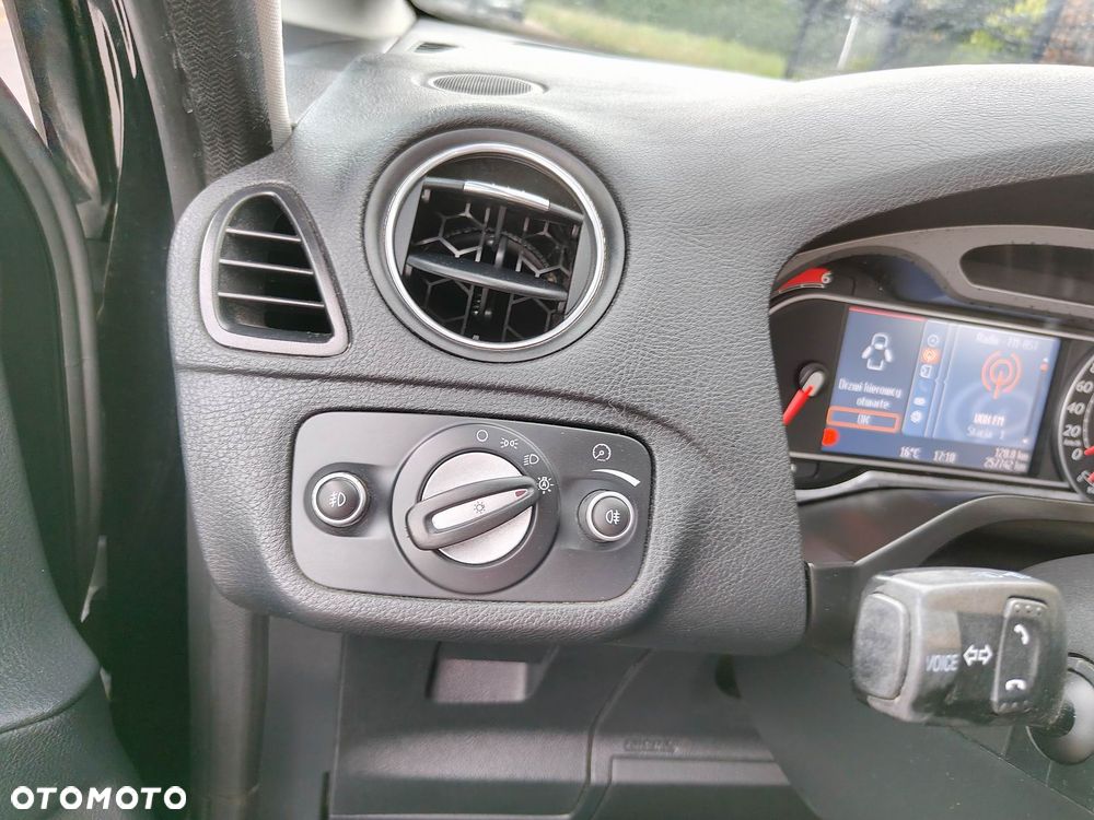 Ford S-Max - 32