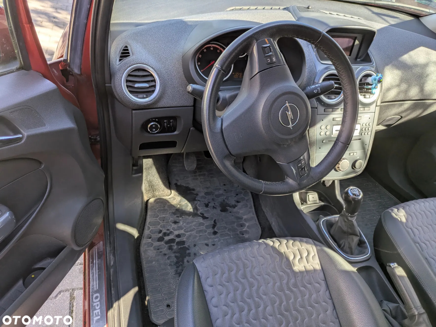 Opel Corsa 1.4 16V Cosmo - 9