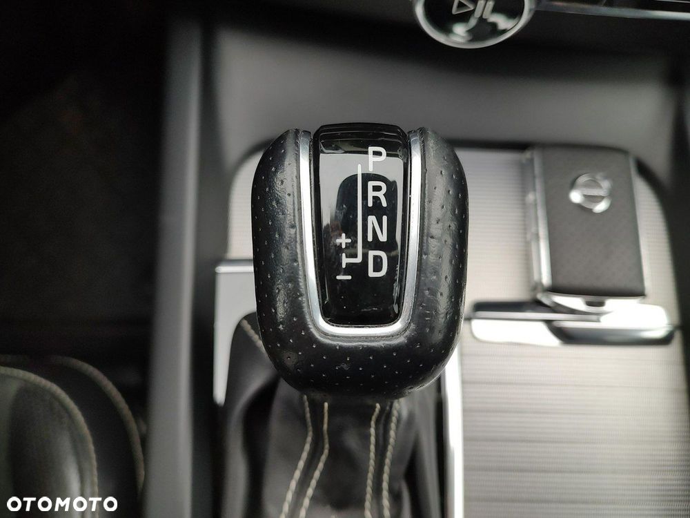 Volvo XC 60 D4 R-Design - 17