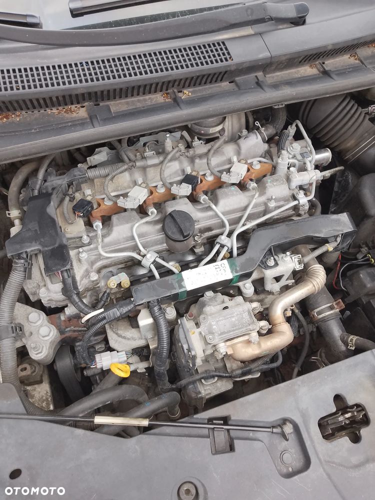 Toyota Avensis 2.0 D-4D - 16