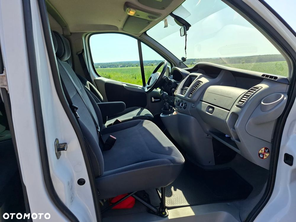 Renault Trafic Grand Passenger Black Edition - 11