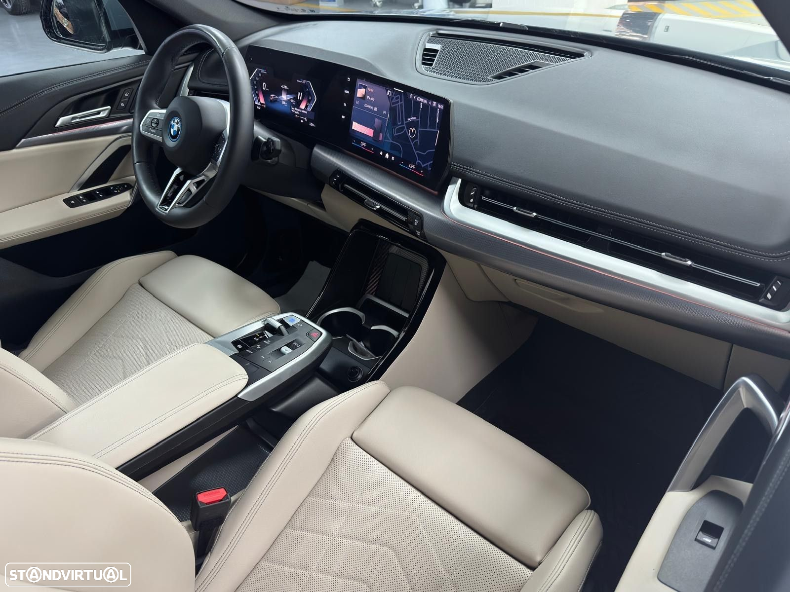 BMW iX1 eDrive20 Pack Desportivo M - 3
