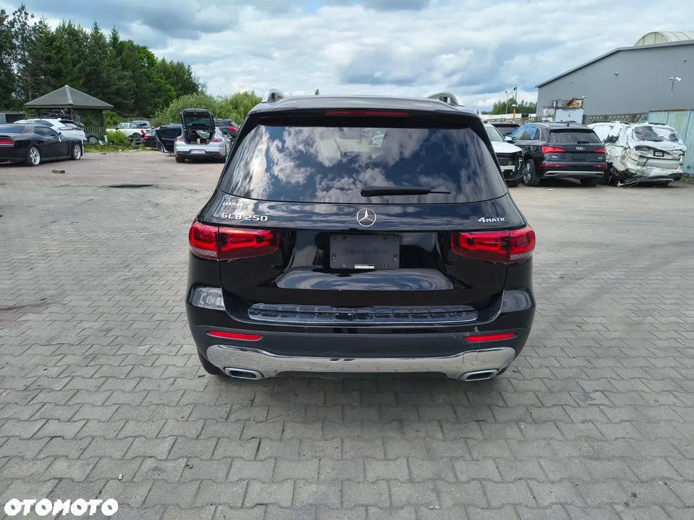 Mercedes-Benz GLB 250 4-Matic 8G-DCT - 8