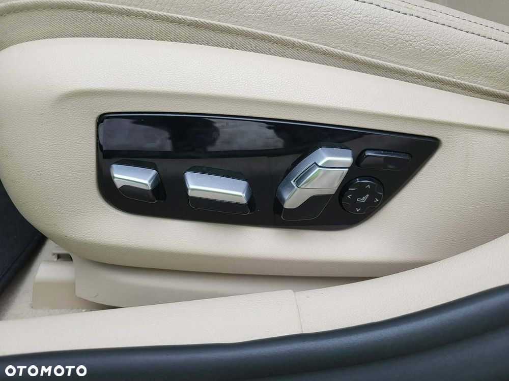 BMW Seria 5 530e iPerformance xDrive - 33