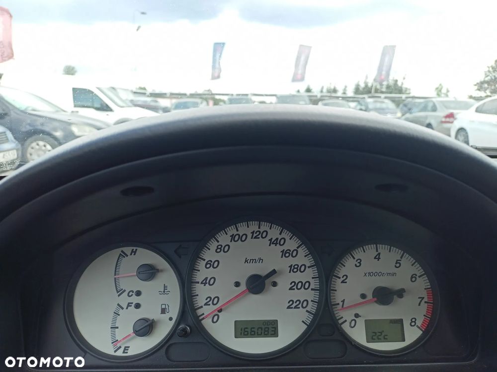 Mazda 323F - 14