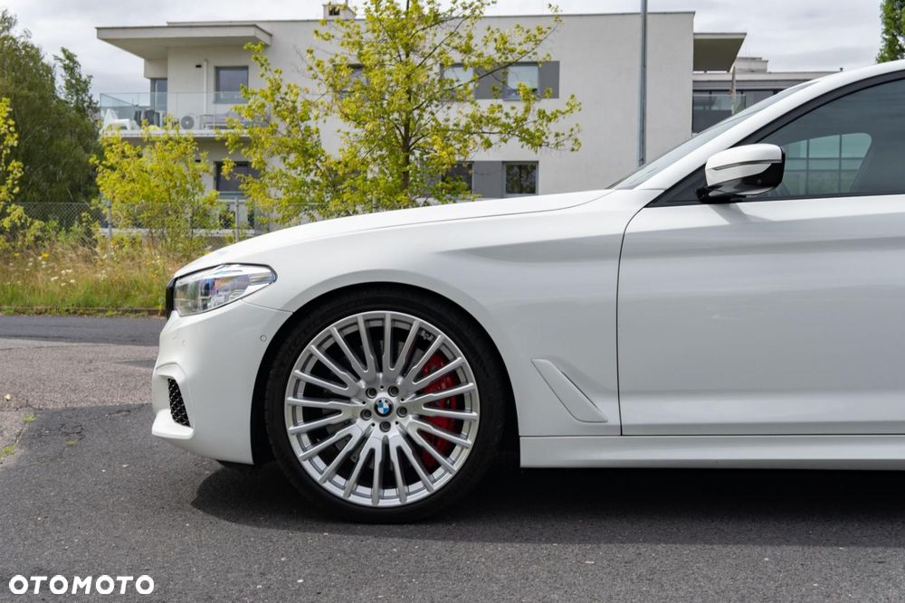 BMW Seria 5 M550i xDrive sport - 36