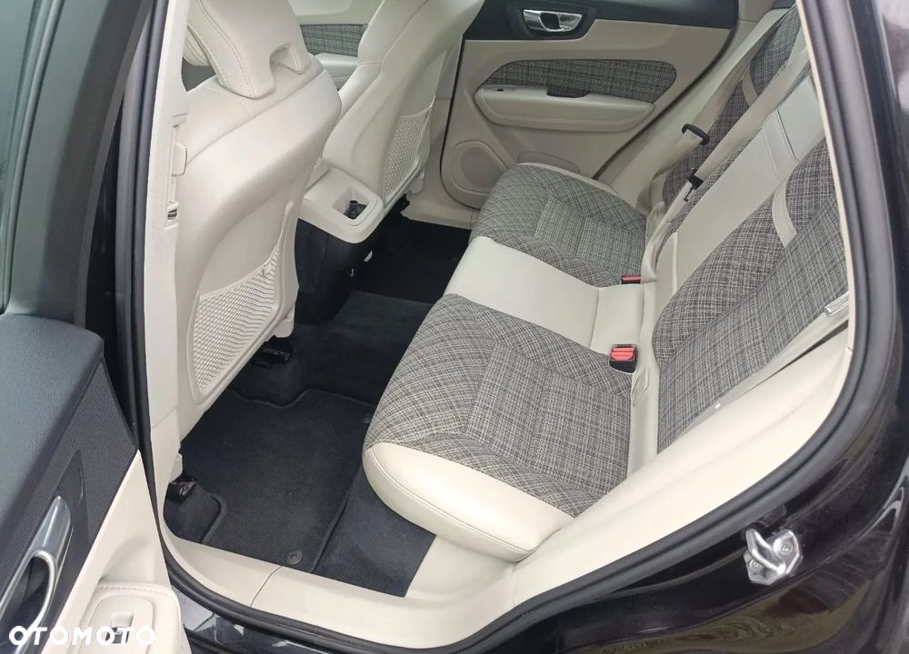 Volvo XC 60 D4 Momentum Pro - 18