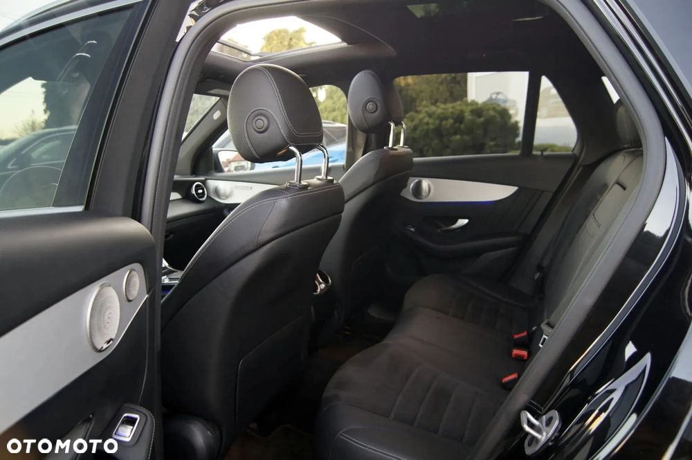 Mercedes-Benz GLC 300 e 4Matic 9G-TRONIC AMG Line Plus - 9