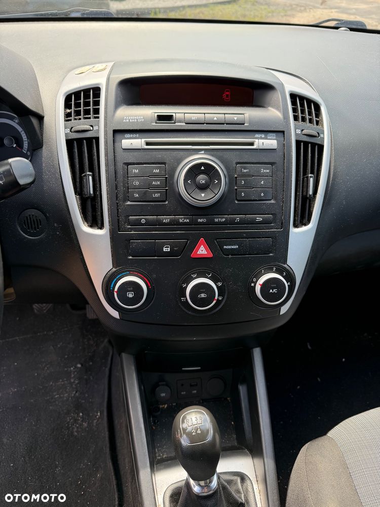Kia Ceed 1.4 L - 17