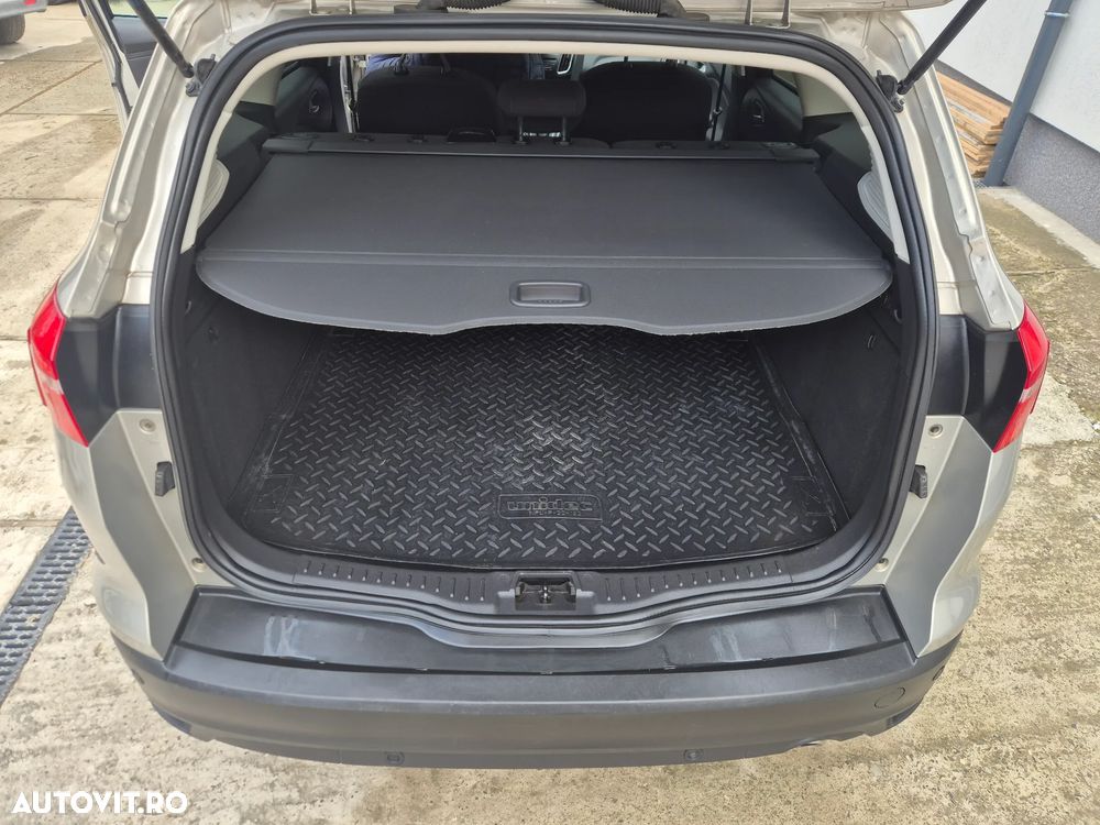 Ford Focus 2.0 TDCI Powershift Titanium - 12