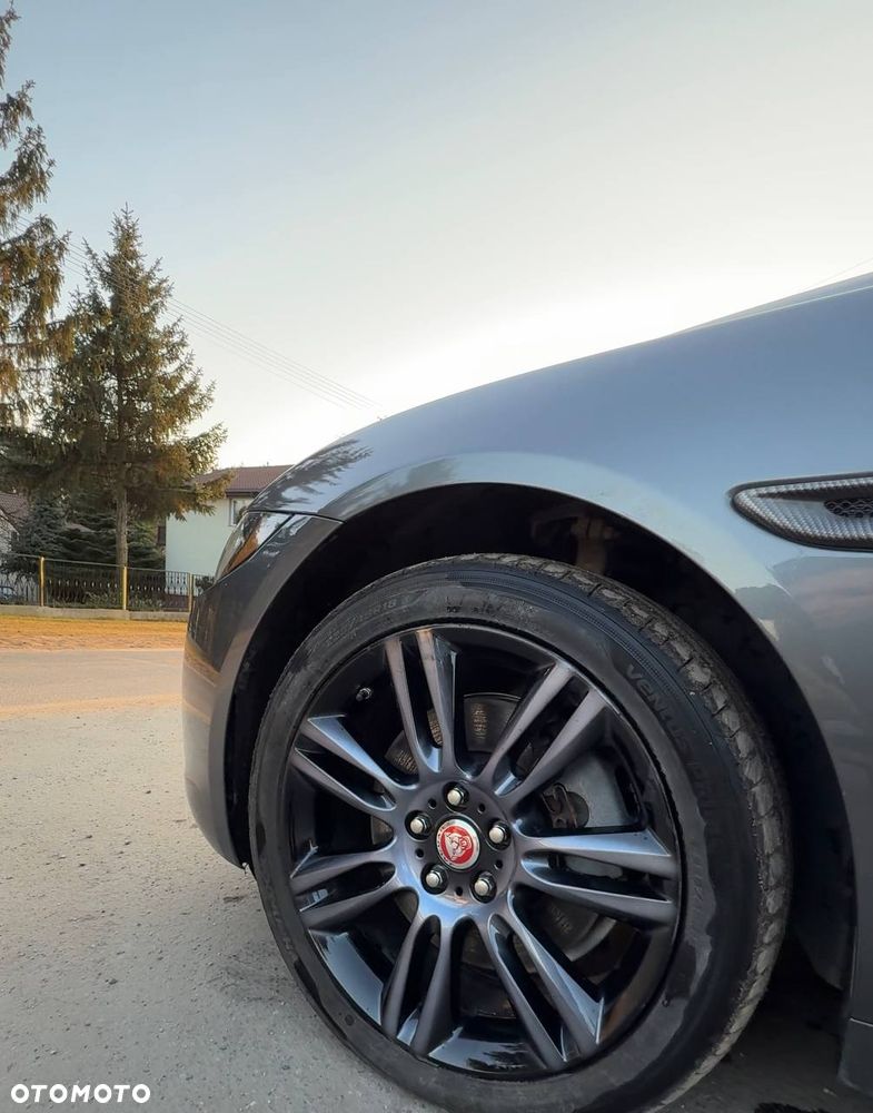 Jaguar XE 2.0 T Prestige - 7