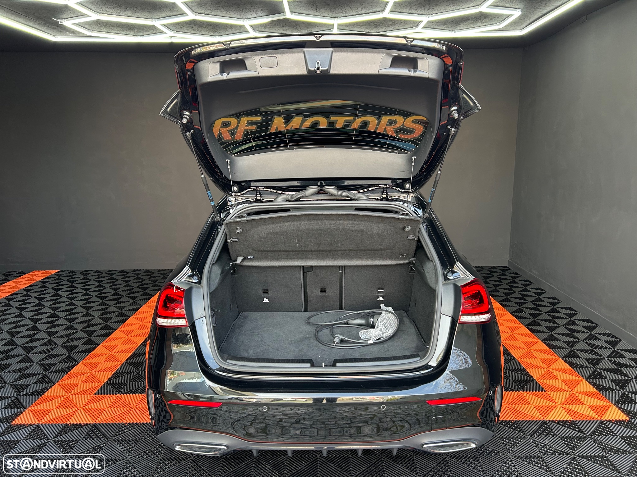 Mercedes-Benz A 250 e AMG Line - 32